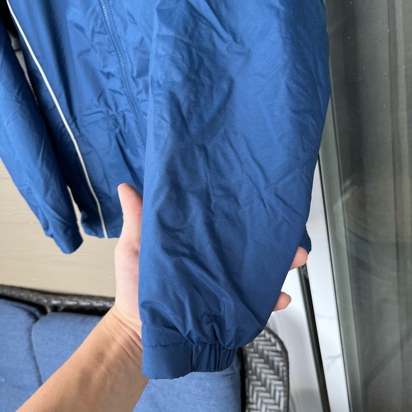 Columbia blue and white puffer jacket - Picture 7 of 8